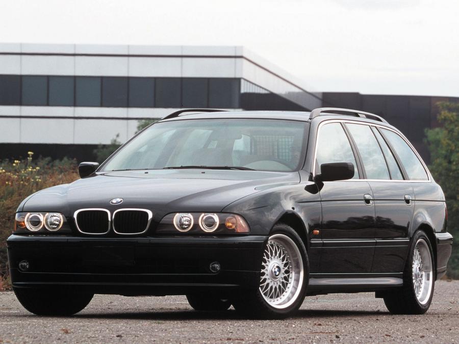  BMW 540i Touring 2000 года  (US) (фото 2 из 4)